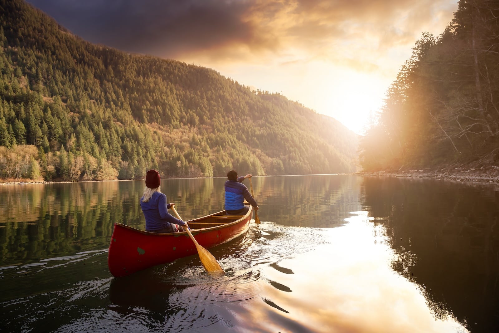 couple canoeing